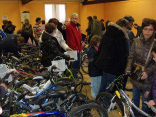 RUEE SUR LES VELOS D' ENFANTS